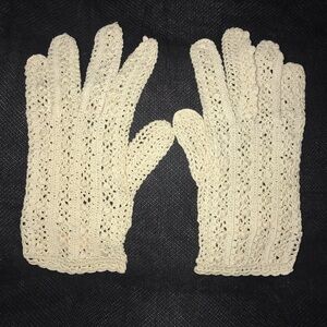 Vintage Cream Lace Gloves